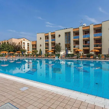 Pleasant In Carole With Shared Pool Prázdninový dům *