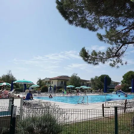 度假居 Pleasant In Carole With Shared Pool *