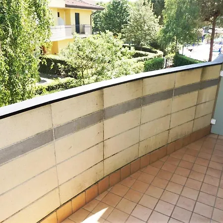 Pleasant In Carole With Shared Pool *