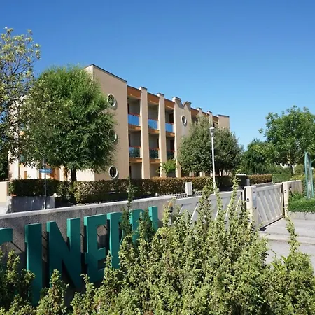 Pleasant In Carole With Shared Pool Prázdninový dům *