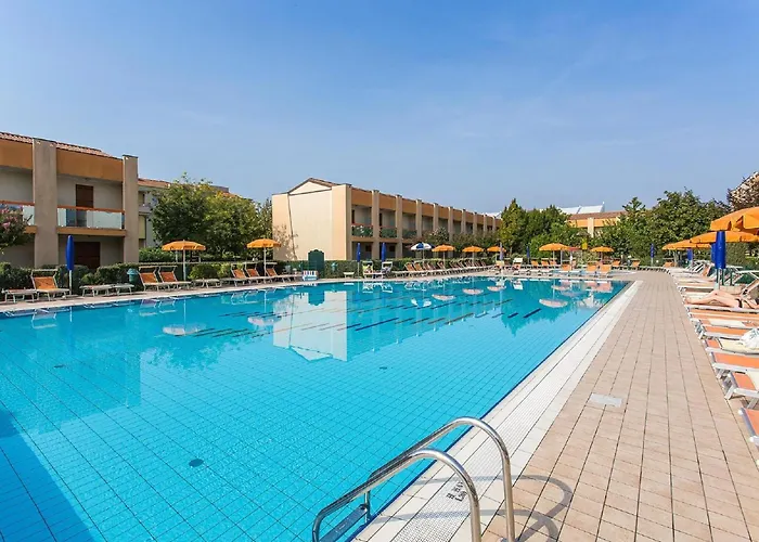 Vakantiehuis Pleasant In Carole With Shared Pool