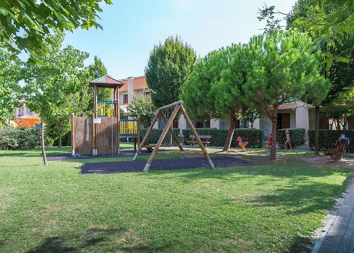 Pleasant In Carole With Shared Pool Vakantiehuis