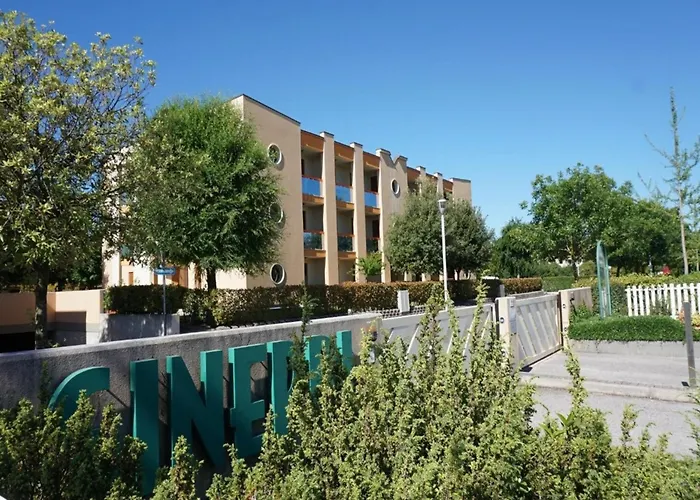 Pleasant In Carole With Shared Pool Vakantiehuis *