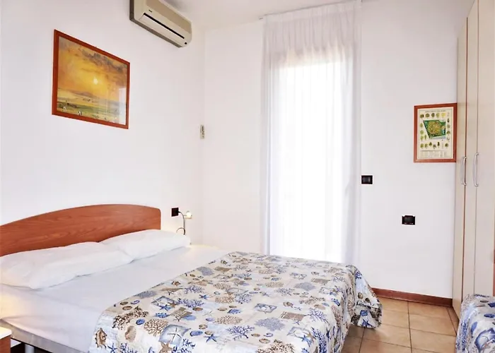 Vakantiehuis Pleasant In Carole With Shared Pool *