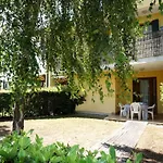 Hébergement de vacances Pleasant In Carole With Shared Pool *