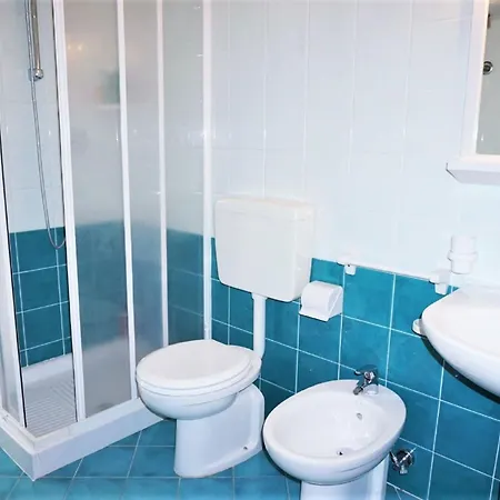 Pleasant In Carole With Shared Pool *