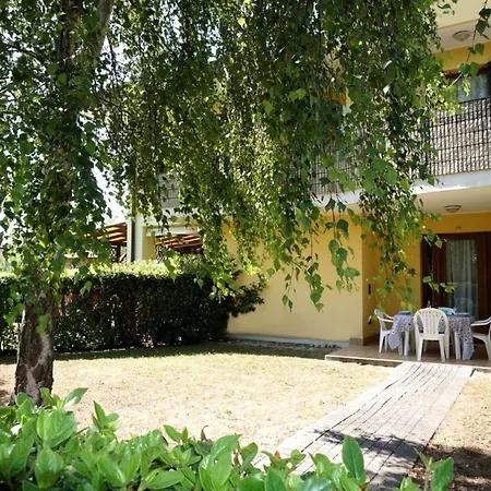 Pleasant In Carole With Shared Pool 別荘