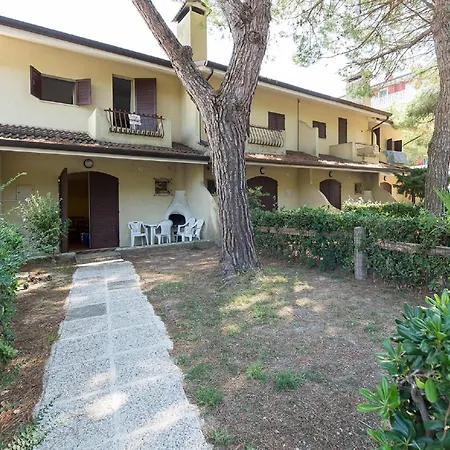 Pleasant In Carole With Shared Pool 펜션 *